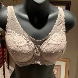 Victoria Secret grey lacy bra 32DDD
